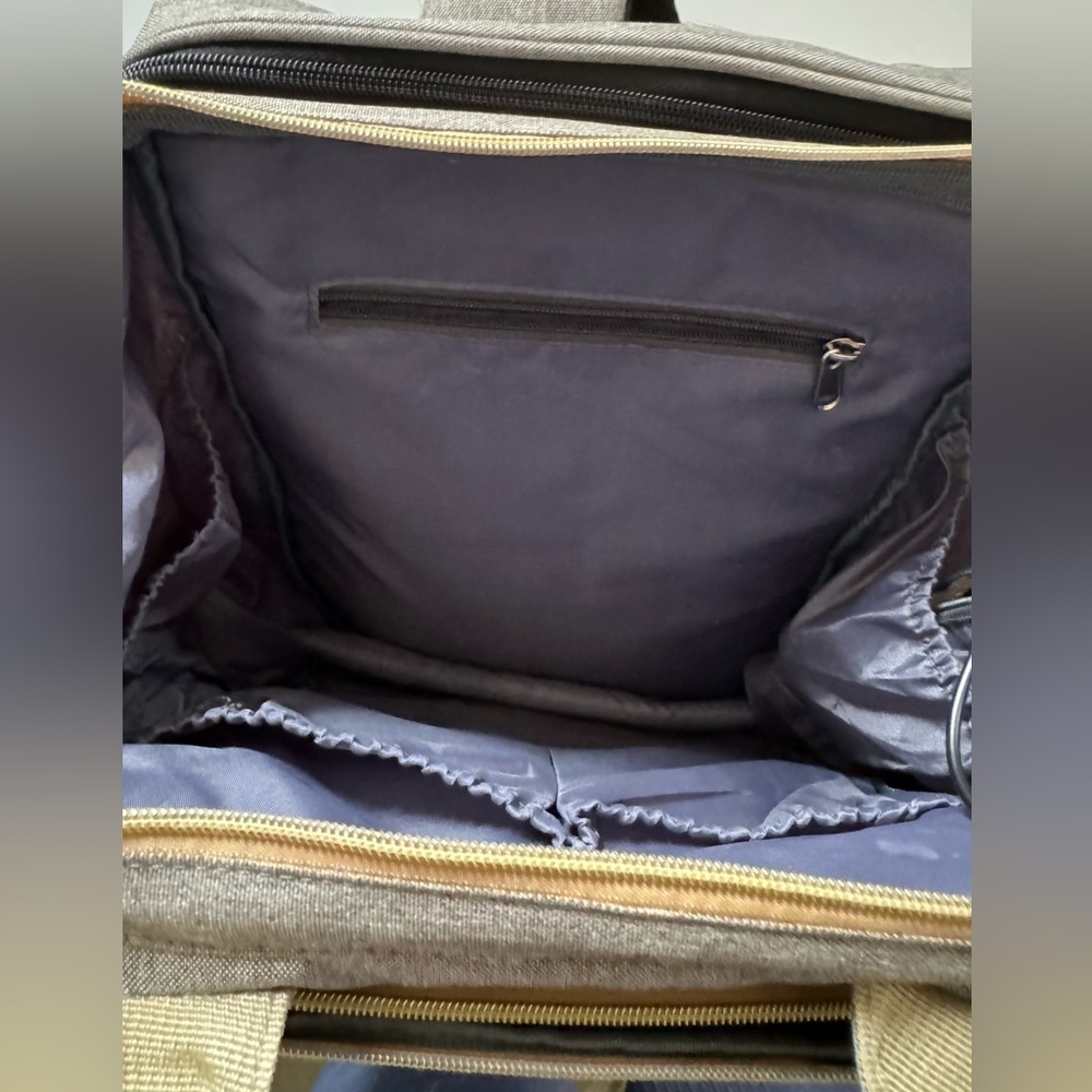 Bubblbay multi functional Diaper Bag /Backpack. Excellent condition. - Picture 9 of 17